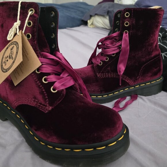 Dr. Martens Women’s Vegan 1460 Pascal Velvet Boots – 8-Eye Lace-Up Combat Boot 7 - Picture 3 of 9